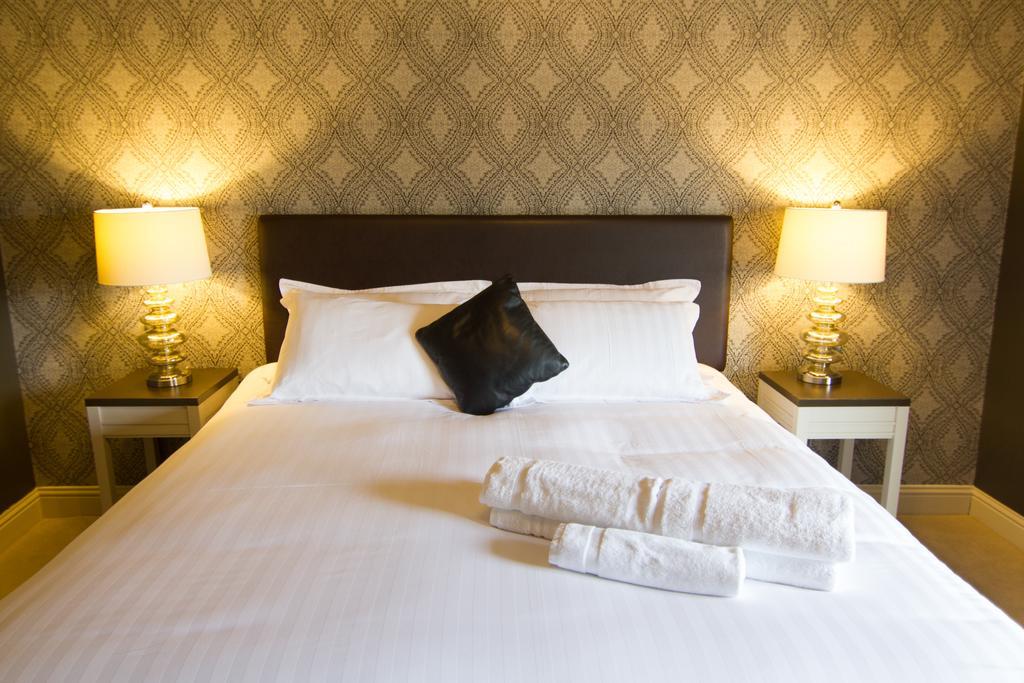 Armorica Hotel Oranmore Buitenkant foto