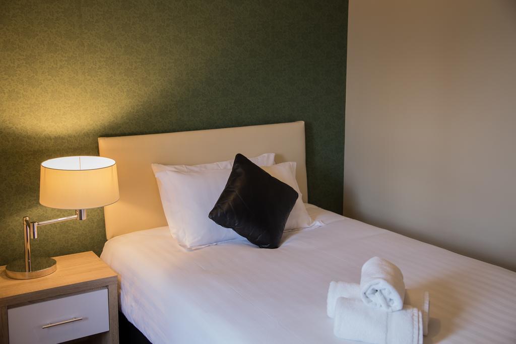 Armorica Hotel Oranmore Buitenkant foto